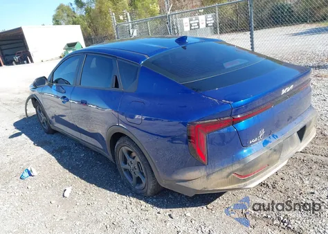 2025 Kia K4 Lxs из США, поврежденный, VIN 3KPFT4DE8SE012485